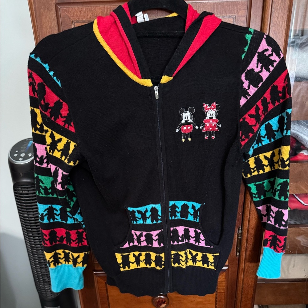 Gently worn hooded cardigan no damage Disney licensed cardigan w/ zipper.